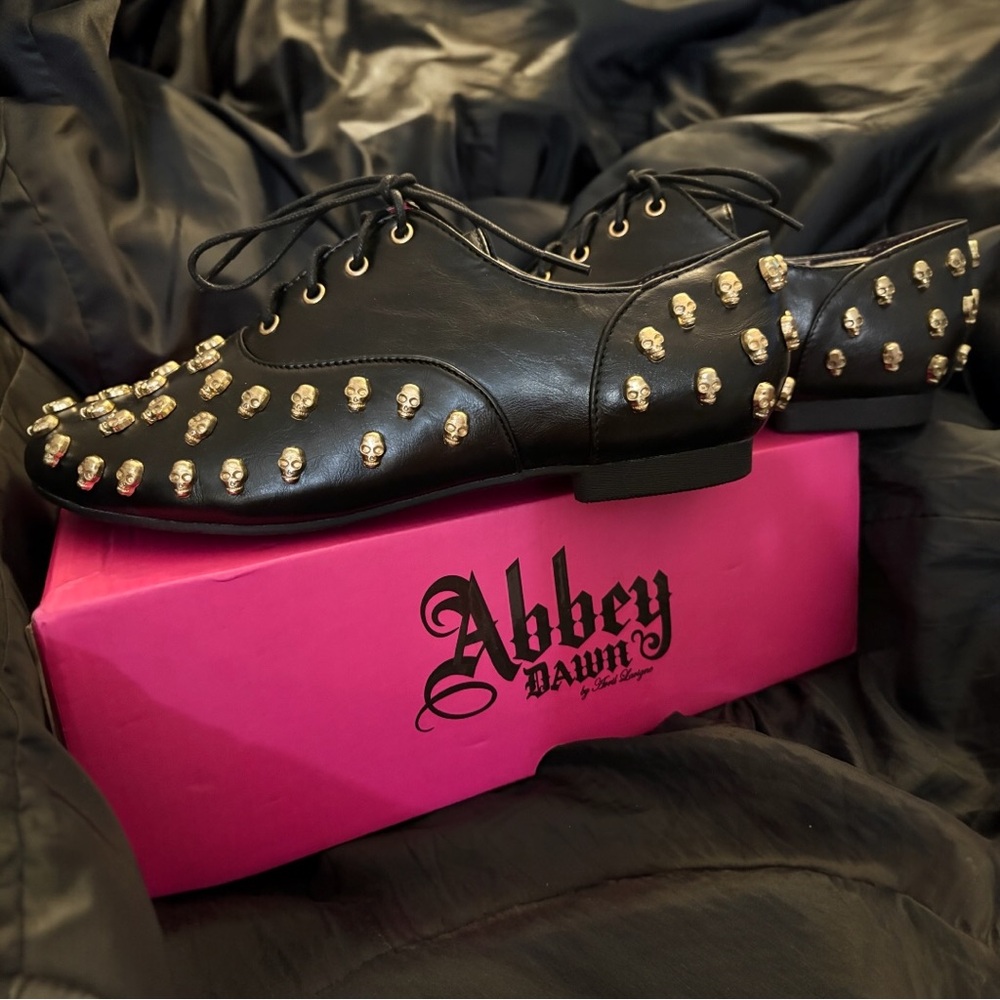 Abbey Dawn by Avril Lavigne Tough Crowd Black & Gold Studded Oxfords  NWT size 8